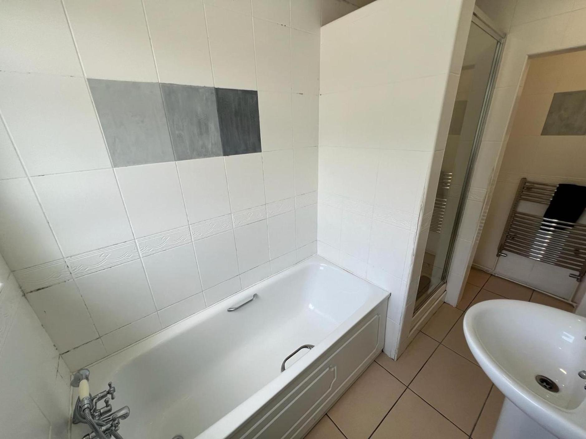 Great 4 Bedroom House - Great Location - Garden - Parking - Fast Wifi - Smart Tv - Newly Decorated - Sleeps Up To 8! Only 10 Mins Drive To Sandbanks Beach! Close To Poole & Bournemouth Εξωτερικό φωτογραφία